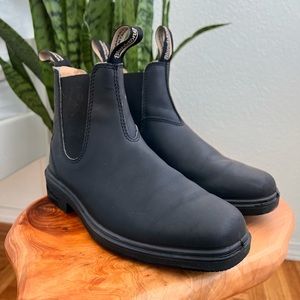 Blundstone boots in perfect condition.✨